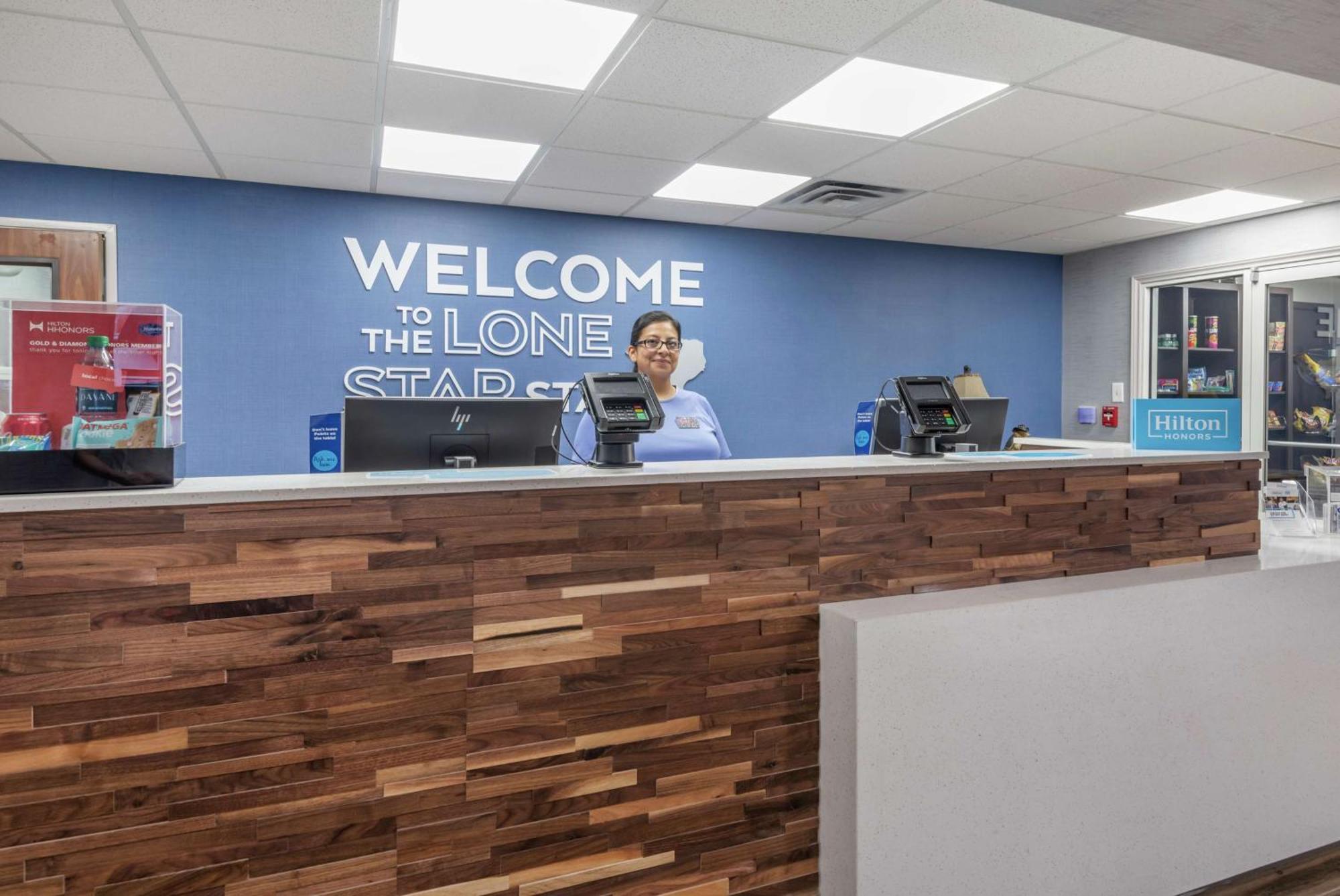 Hampton Inn Brownwood Exterior photo